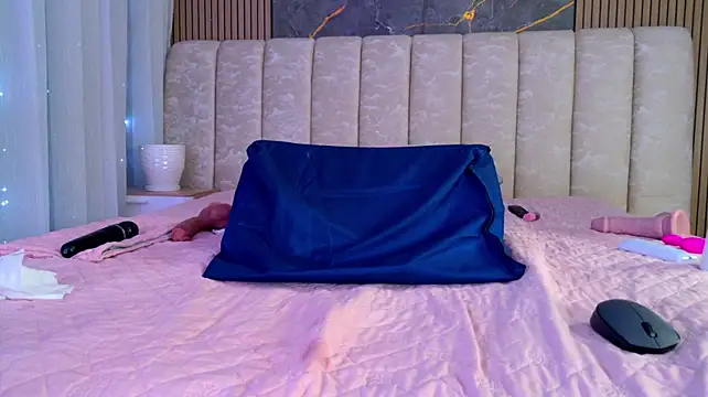 carol_juicyy live cam on StripChat