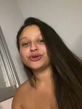 julia_moreira live cam on StripChat