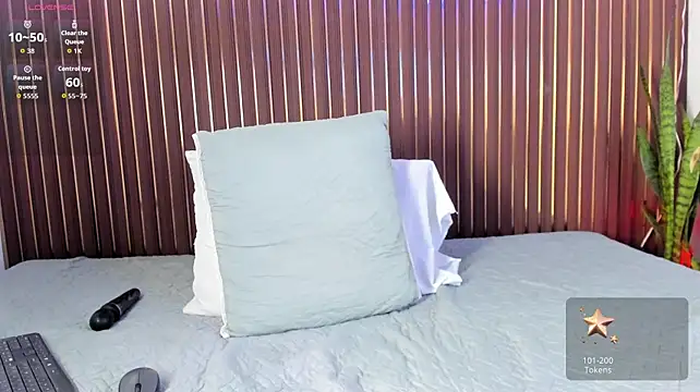 mia_pineda live cam on StripChat
