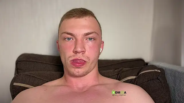 iron__chap live cam on StripChat