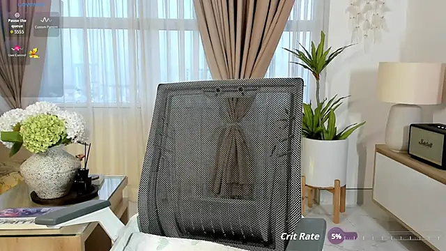 _joliie_ (F young) - tease me wet