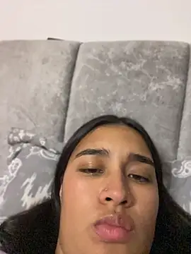 i_samanthaa (F young) - Show boobs bounce✨