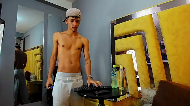 estebanvaldezs (M twink) - no shirt 👕😏