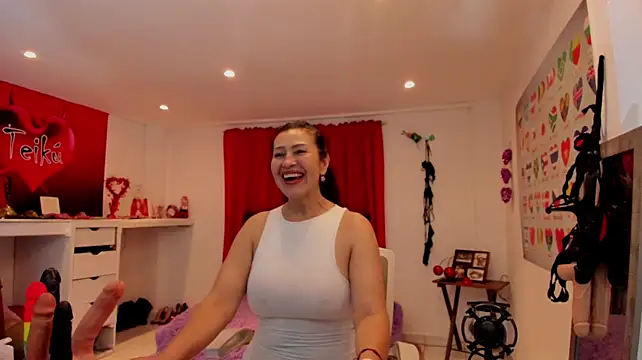 sarah_teiku (F mature) - deep Throat