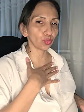 Mrsvictoriaaa live cam on StripChat