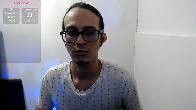 cholitohermoso live cam on StripChat