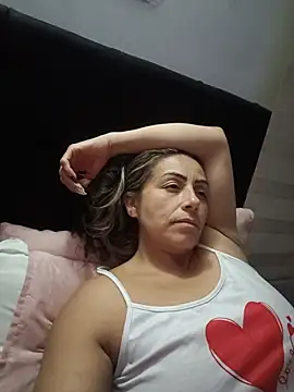 maynor_1998 live cam on StripChat
