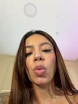 cami_saen live cam on StripChat