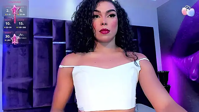 LYRA_STONE live cam on StripChat