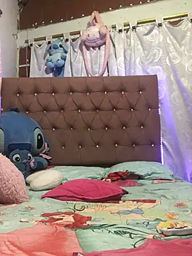 Rachellcooperrr live cam on StripChat