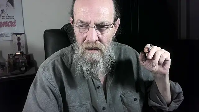 Uncle_Hottie live cam on StripChat