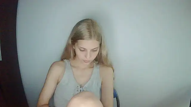 MysticLuna6 live cam on StripChat