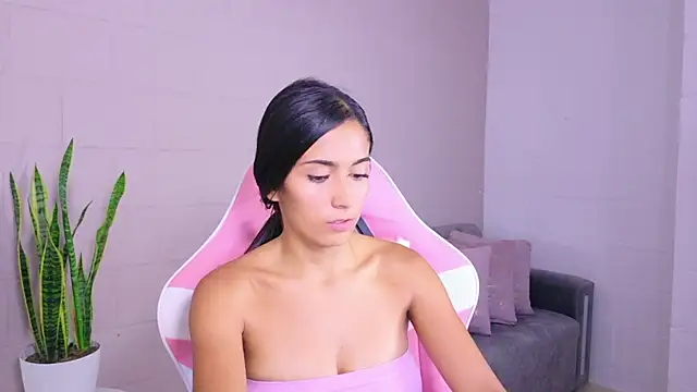 your_khloe1 live cam on StripChat