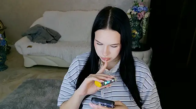 Lola_Weis live cam on StripChat