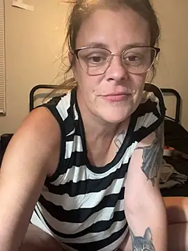 ChubbyBetty15 live cam on StripChat