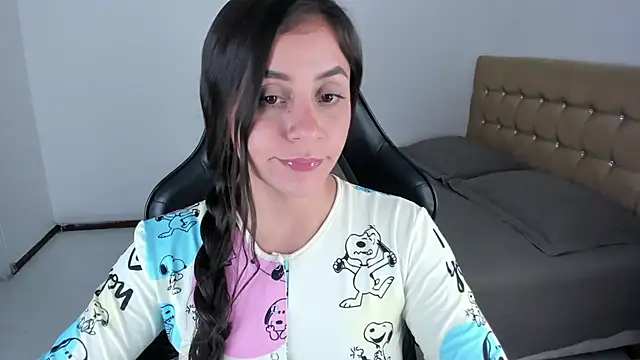 EmmaGrace1999 live cam on StripChat