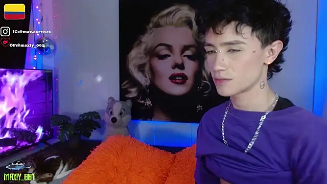 maxiy_001 live cam on StripChat