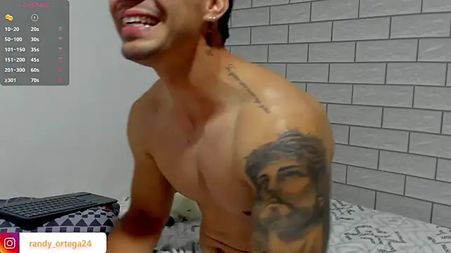 randyortega1 live cam on StripChat
