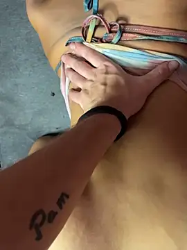 WhiteMeatsRican live cam on StripChat