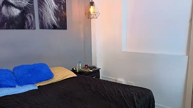 Juan_123__ live cam on StripChat