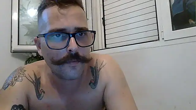 yanick931 live cam on StripChat