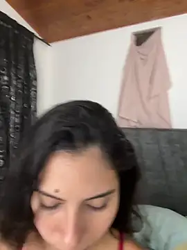 bella-black webcam