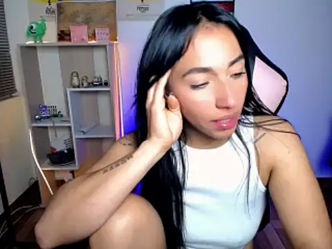 Amber_Morgan_1