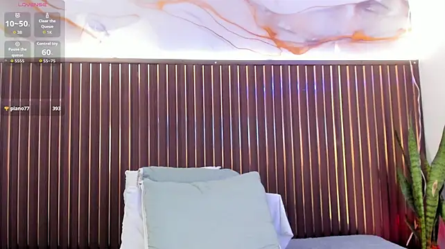 mia_pineda webcam