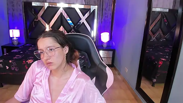 Linda4Petite webcam