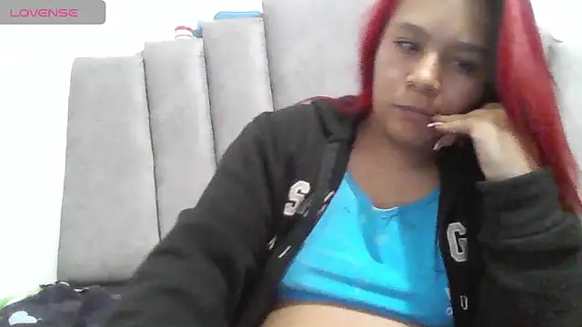 Charis_21 webcam