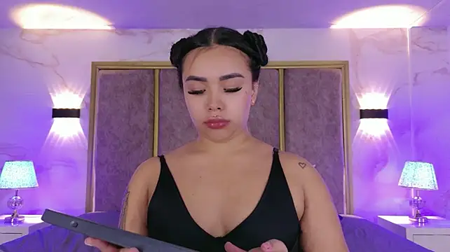 MarianaGarciaa__ live cam on StripChat