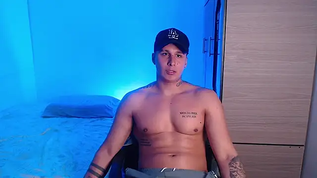 valentinosex1 live cam on StripChat