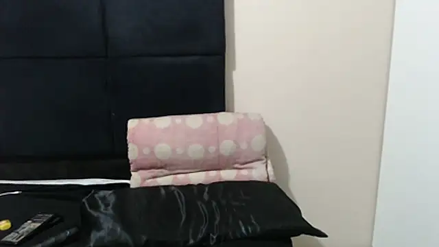 SweetHotBabby18 webcam