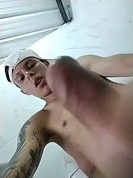 LuiguiMoore live sex cam