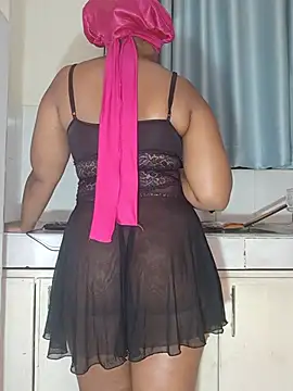 squirtydol001 live cam on StripChat