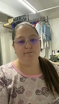 Chloee_Peach live cam on StripChat