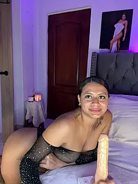 ema_zoe live cam on StripChat