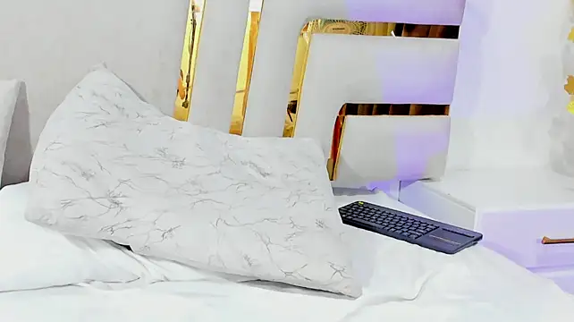 Chantal_Sex_XXX live cam on StripChat