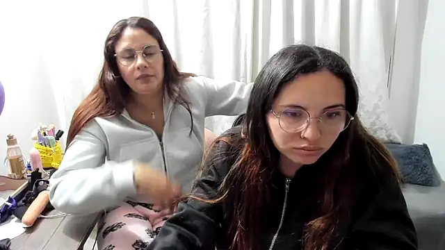 _girls_on_fire_ live cam on StripChat