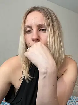 Ann_first_kiss webcam