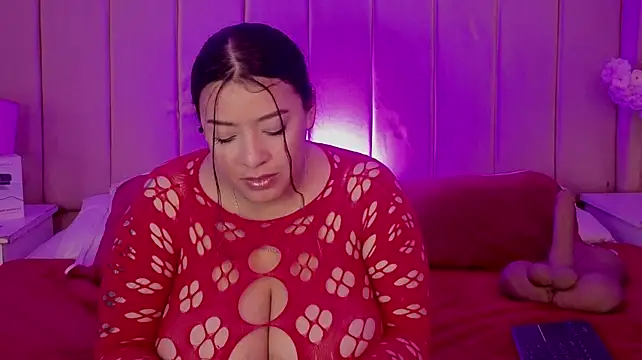 MollyBigBoobs12
