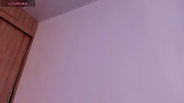 caroliinna_ live cam on StripChat