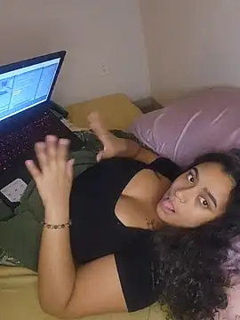 cinnaminnie live sex cam