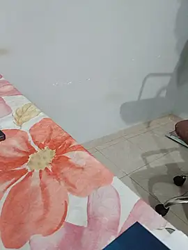 morenodiscret35 live sex cam