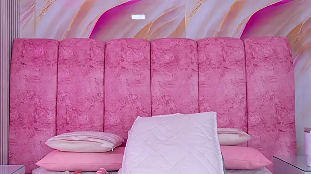 emmacurvy's live room