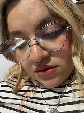 sophia_weest99 (F young) - Ride dildo + control for 4 min 🔥🤤