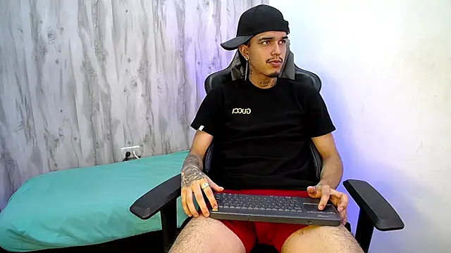 Tayson_Hot