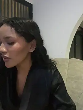 ScarlettRooseX live cam on StripChat