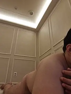 offwhite777 live cam on StripChat