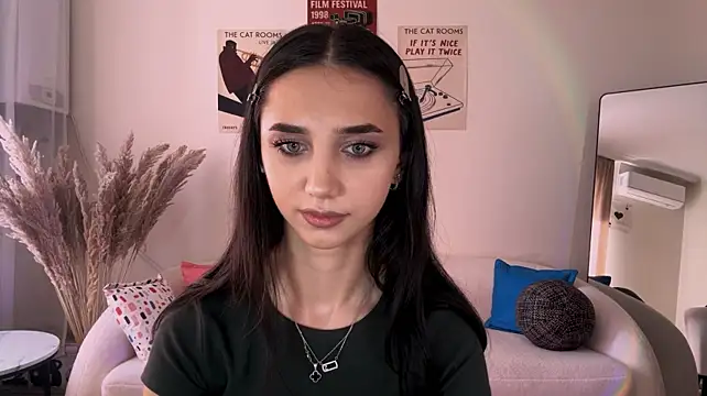 LinaMour live cam on StripChat
